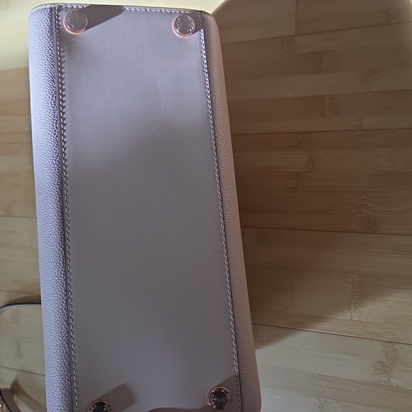 Elegant Tan Handbag - Picture 4 of 6